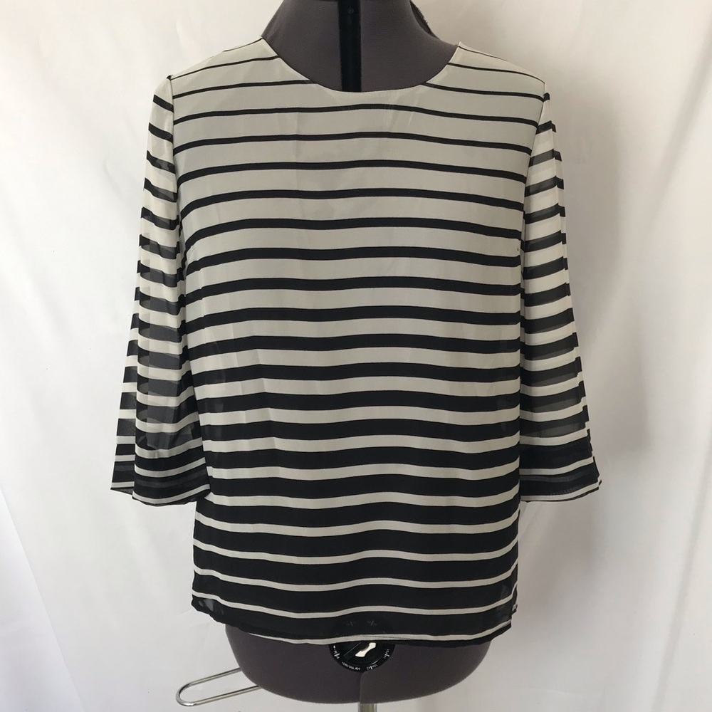 Forever 21 Black and White Stripe Top, Size M 🔴CLEARANCE🔴